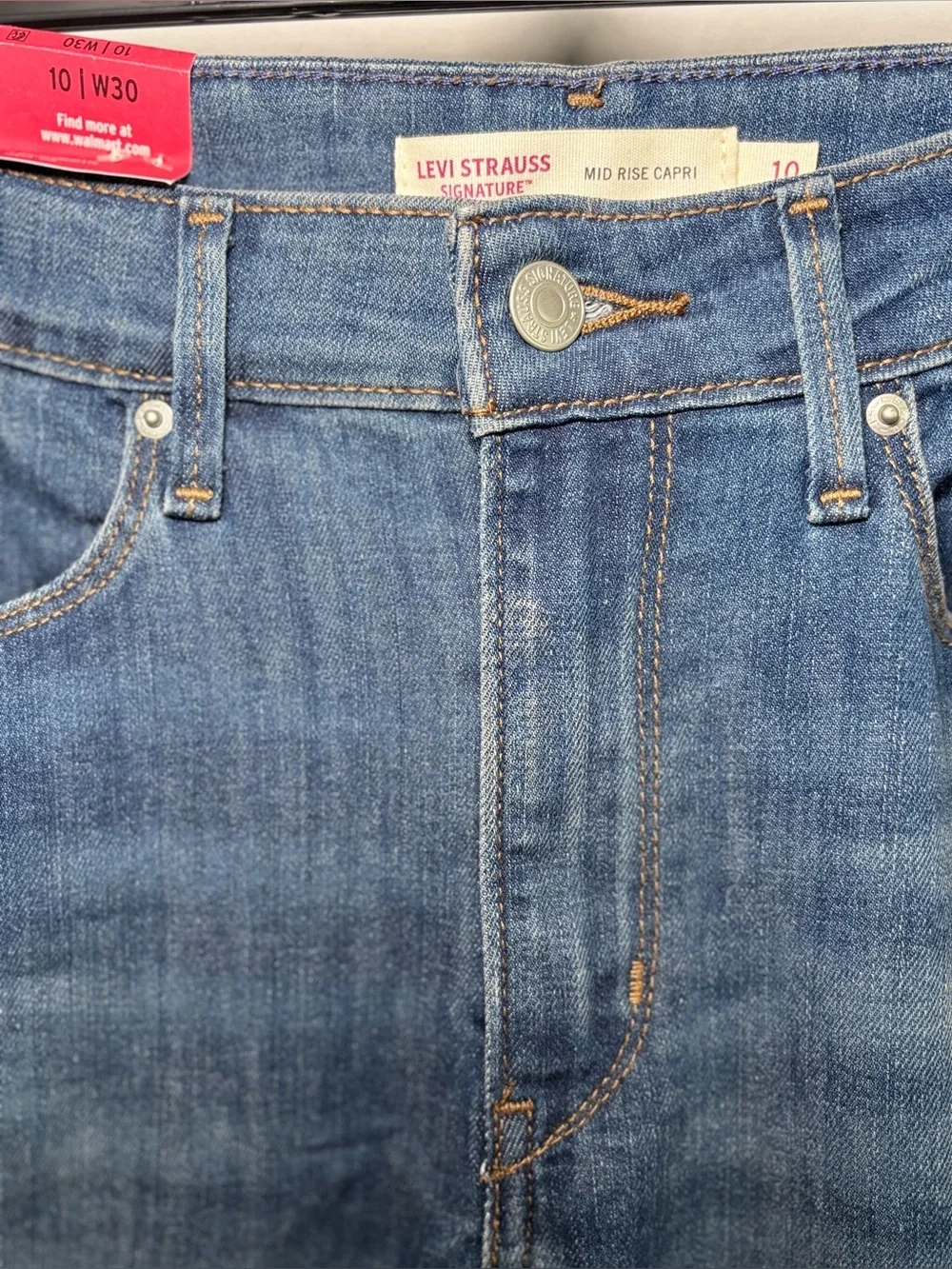 Levi Signature Mid Rise Capri Jeans